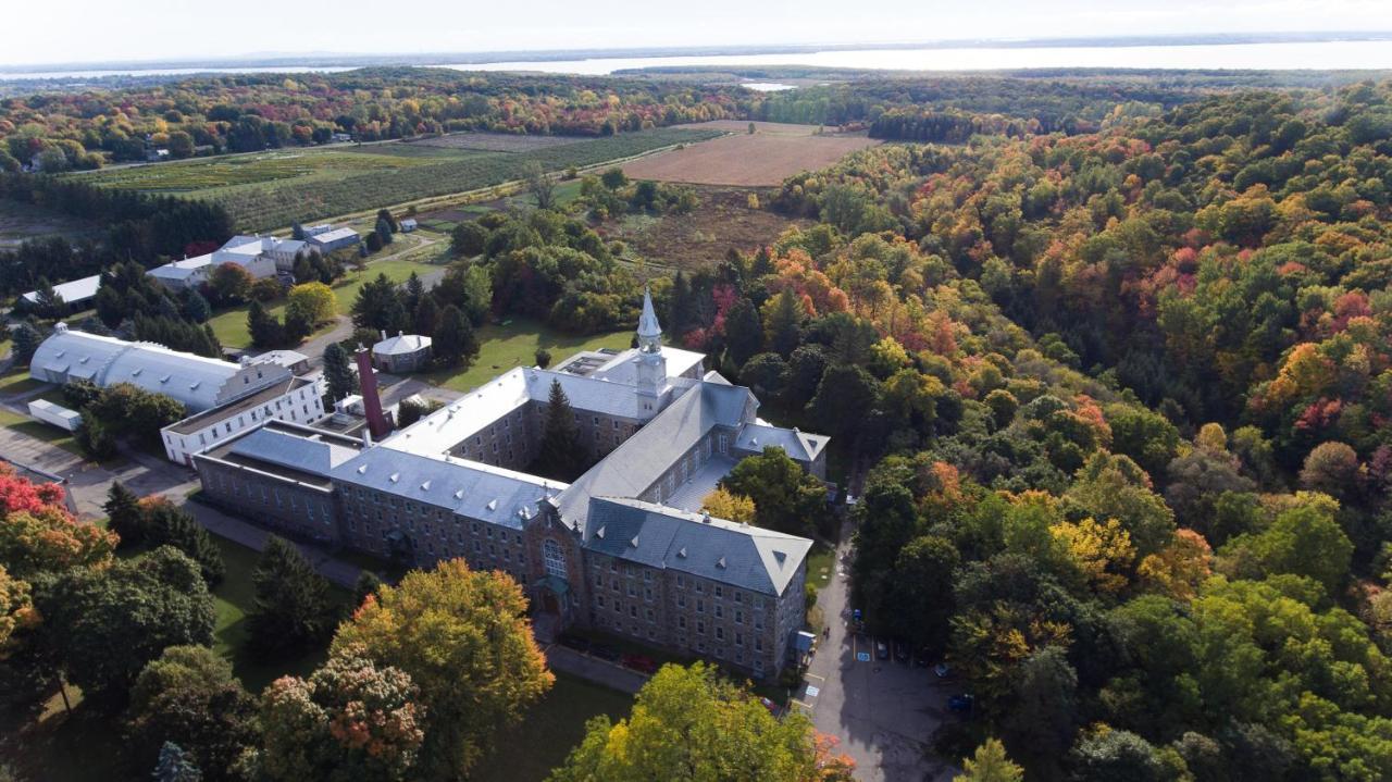 Auberge de l'Abbaye d'Oka Extérieur photo