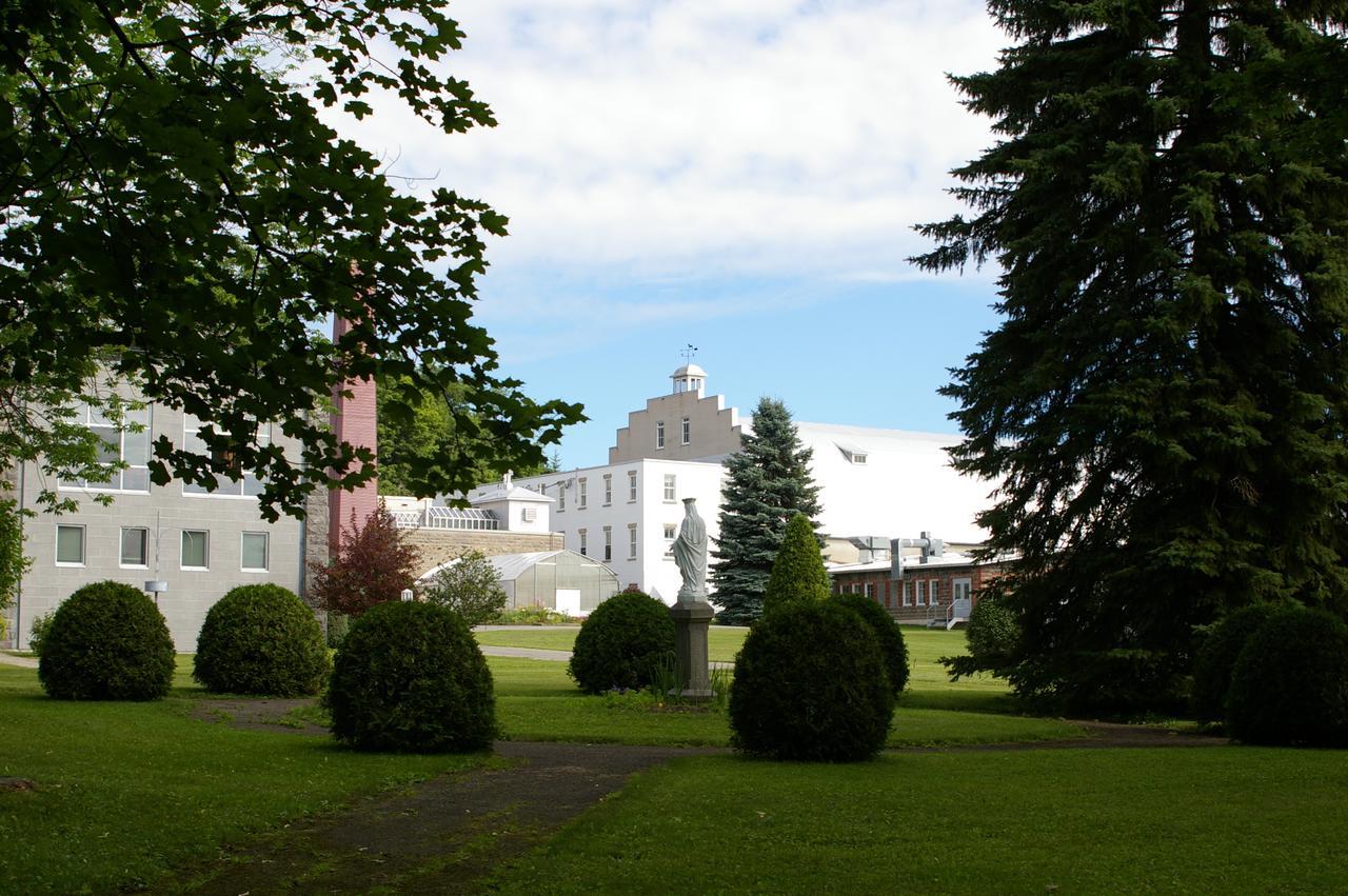 Auberge de l'Abbaye d'Oka Extérieur photo