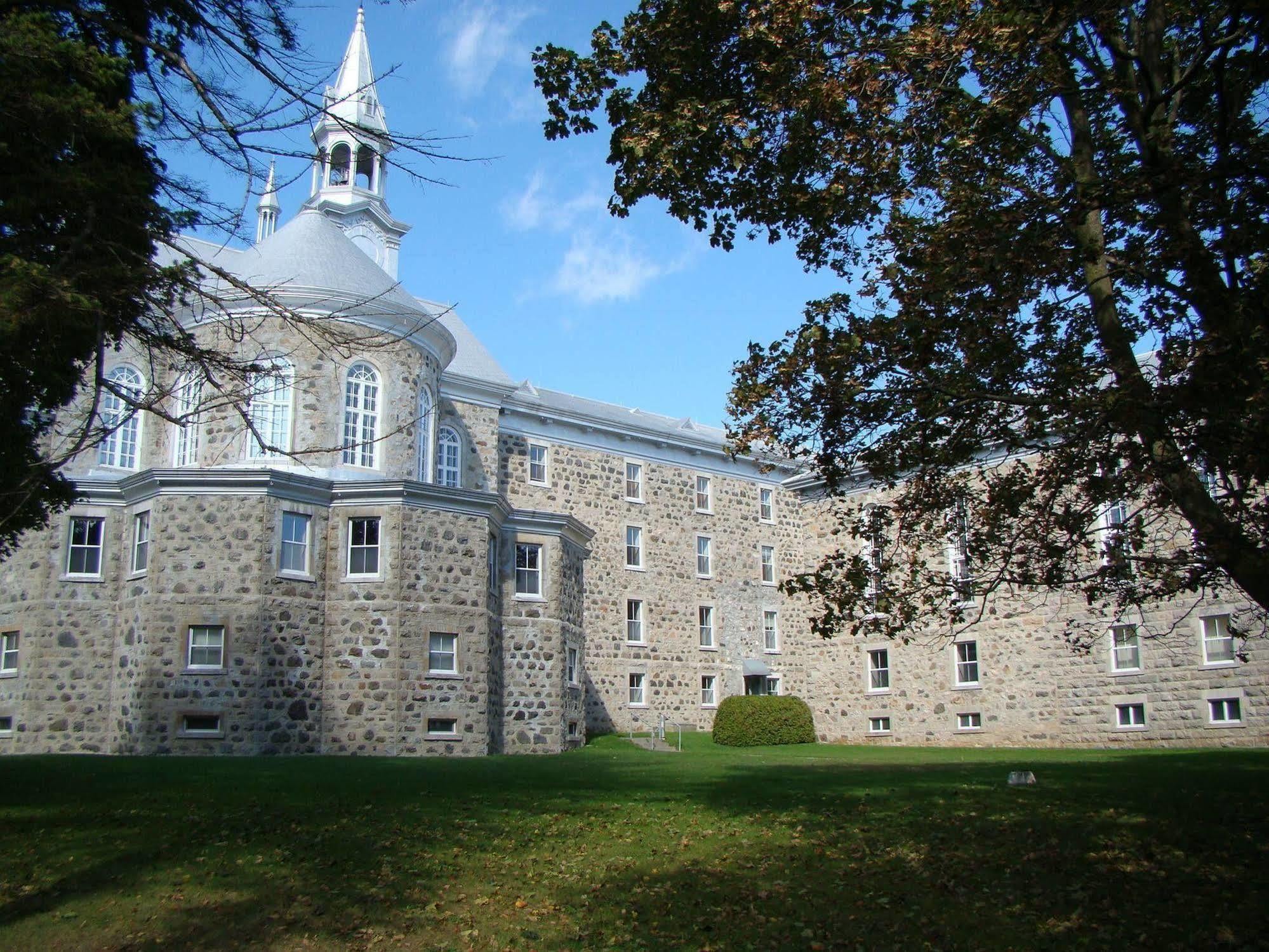 Auberge de l'Abbaye d'Oka Extérieur photo