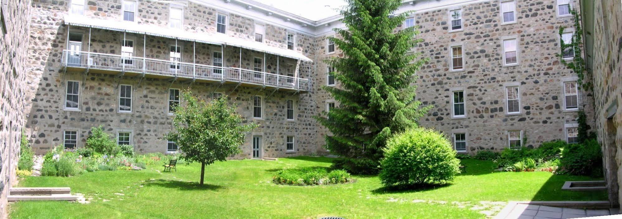 Auberge de l'Abbaye d'Oka Extérieur photo